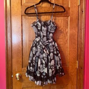 NWT Skull head dress by Tripp NYC